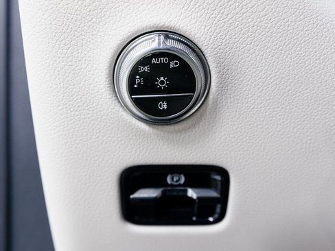 Certified 2026 Mercedes-Benz GLC 300 4MATIC image 9