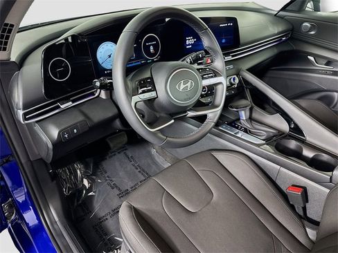 Used 2024 Hyundai Elantra SEL w/ Convenience Package image 19