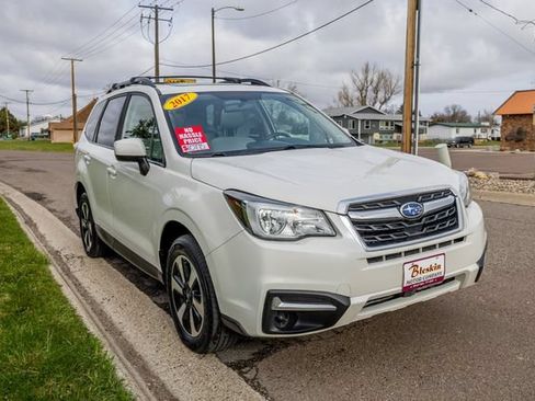 Used 2017 Subaru Forester 2.5i Premium w/ All-Weather Package AWD/4WD image 3