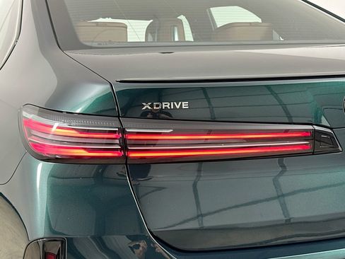 New 2027 BMW 740i xDrive w/ M Sport Professional Package AWD/4WD image 12
