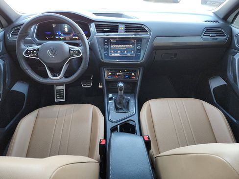 Used 2022 Volkswagen Tiguan SE R-Line image 11