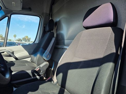 Used 2015 Mercedes-Benz Sprinter 2500 image 15