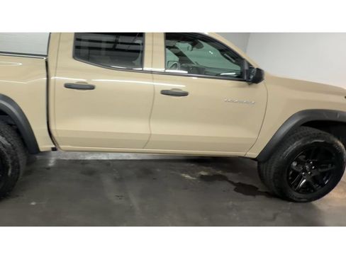 Used 2024 Chevrolet Colorado Trail Boss w/ Technology Package AWD/4WD image 9