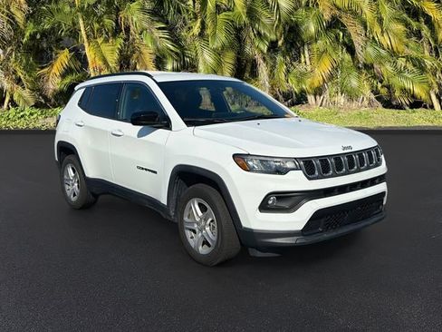 Used 2024 Jeep Compass Latitude AWD/4WD image 2