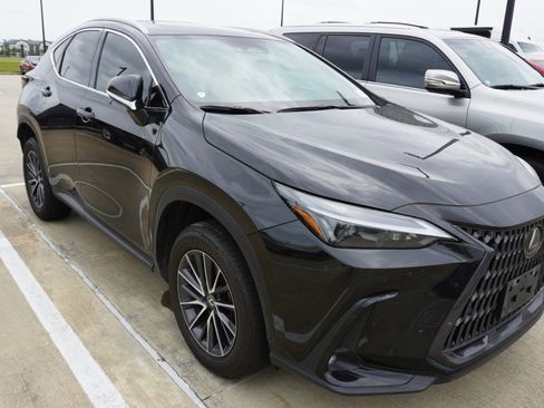 Used 2024 Lexus NX 250 FWD w/ Towing Package (2000 Lbs) image 3