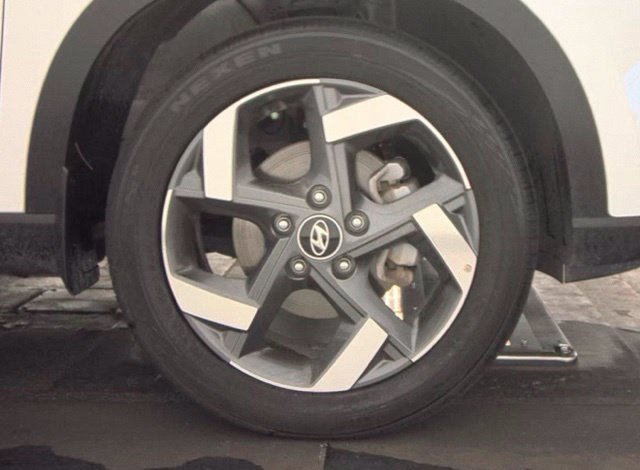 Certified 2026 Hyundai Venue SEL FWD image 21