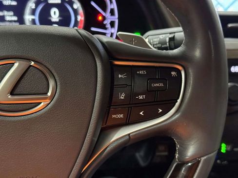 Used 2019 Lexus ES 350 w/ Accessory Package image 18