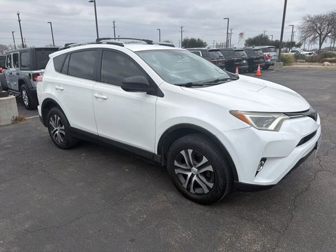 Used 2017 Toyota RAV4 LE image 2