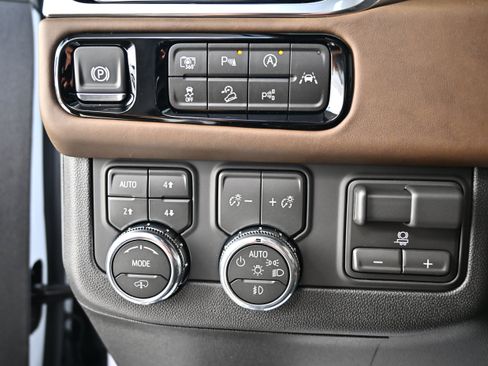 Used 2026 GMC Yukon Denali Ultimate AWD/4WD image 30