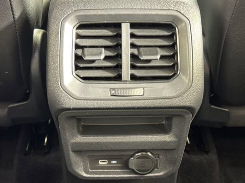 Used 2023 Volkswagen Tiguan SE image 25