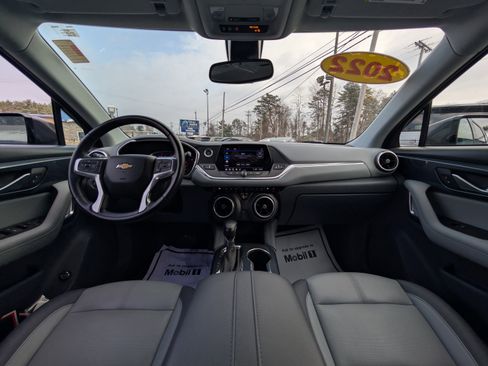 Used 2022 Chevrolet Blazer LT image 2