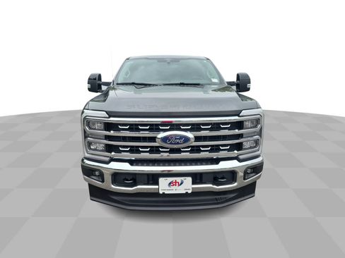 Used 2025 Ford F250 Lariat AWD/4WD image 3