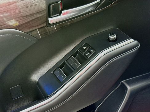 Used 2022 Toyota Highlander Limited image 11