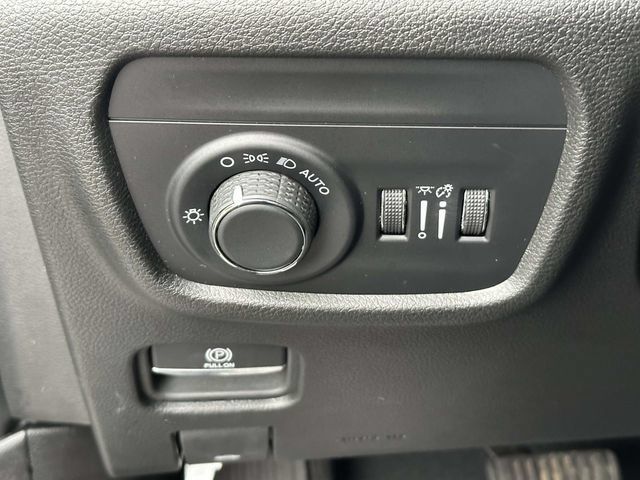 Certified 2024 Jeep Grand Cherokee Laredo X AWD/4WD image 27
