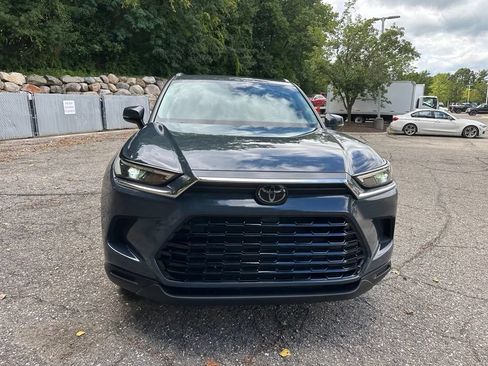 Used 2025 Toyota Grand Highlander AWD image 8