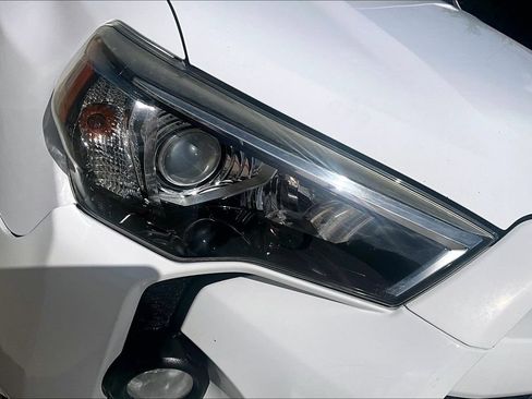 Used 2017 Toyota 4Runner SR5 RWD image 40