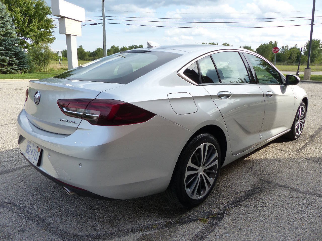 Used 2019 Buick Regal Preferred w/ Driver Confidence Package I FWD image 11