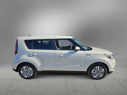 Used 2017 Kia Soul EV + image 9