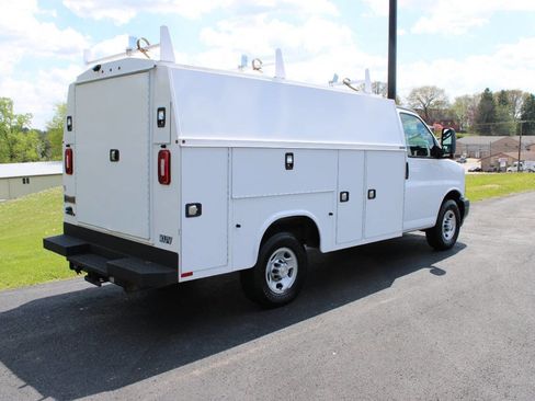 Used 2021 Chevrolet Express 3500 w/ Power Convenience Package image 4