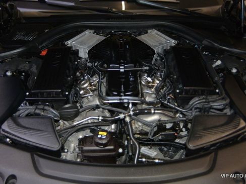 Used 2017 BMW M760i xDrive image 34