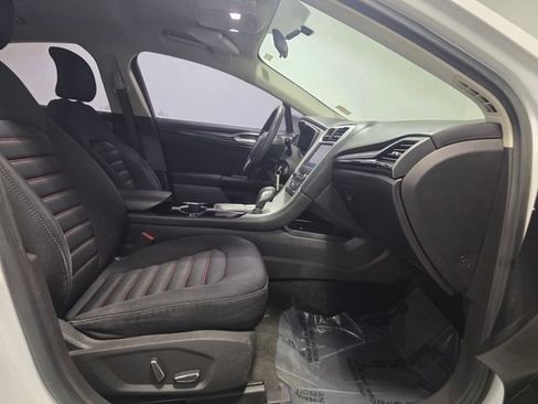 Used 2016 Ford Fusion SE FWD image 29