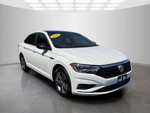 Used 2019 Volkswagen Jetta R-Line w/ R-Line Cold Weather Package FWD image 5