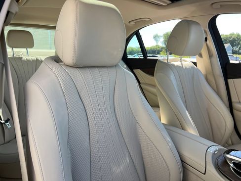Used 2019 Mercedes-Benz E 300 4MATIC image 28