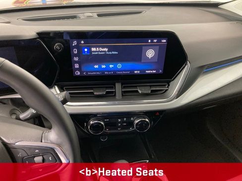 Used 2025 Chevrolet Trax LT w/ LT Convenience Package FWD image 2