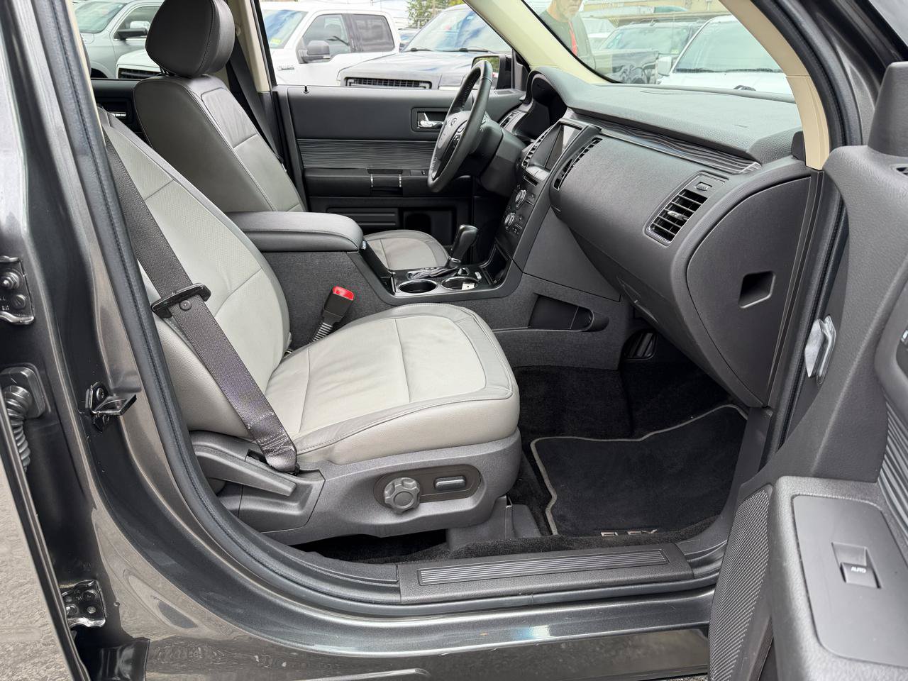 Used 2019 Ford Flex SEL w/ Equipment Group 202A FWD image 16