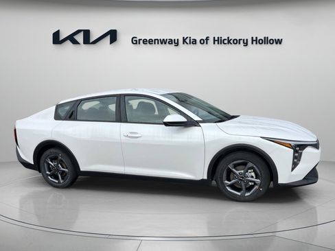 New 2025 Kia K4 LXS FWD image 8