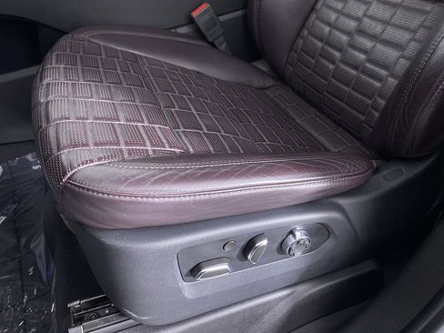 Used 2021 Cadillac Escalade ESV Premium Luxury Platinum image 10