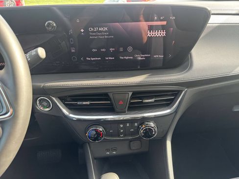 Used 2025 Buick Encore GX Preferred FWD image 17