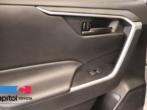 Certified 2021 Toyota RAV4 LE AWD/4WD image 29