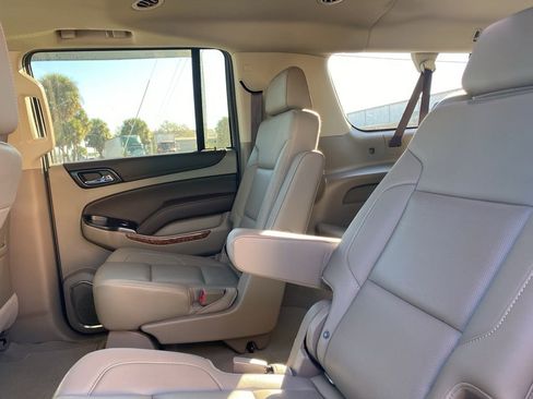 Used 2019 Chevrolet Suburban Premier image 11