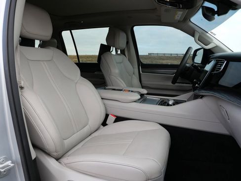 Used 2023 Jeep Wagoneer Series II w/ Premium Group I image 22