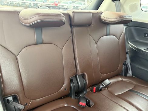 Used 2025 Honda Pilot Elite image 40