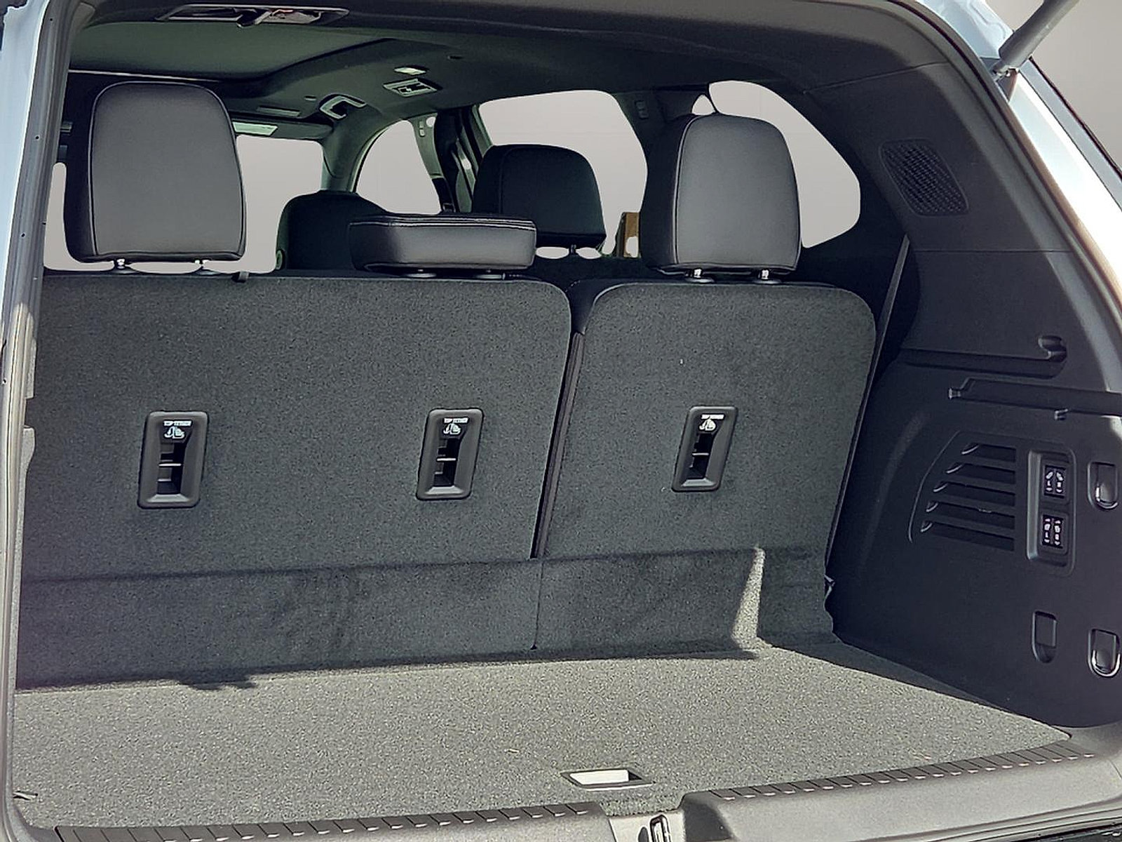 New 2026 Buick Enclave Sport Touring w/ Power Package FWD image 9
