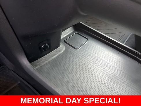 Used 2025 Toyota Sienna XLE FWD image 26