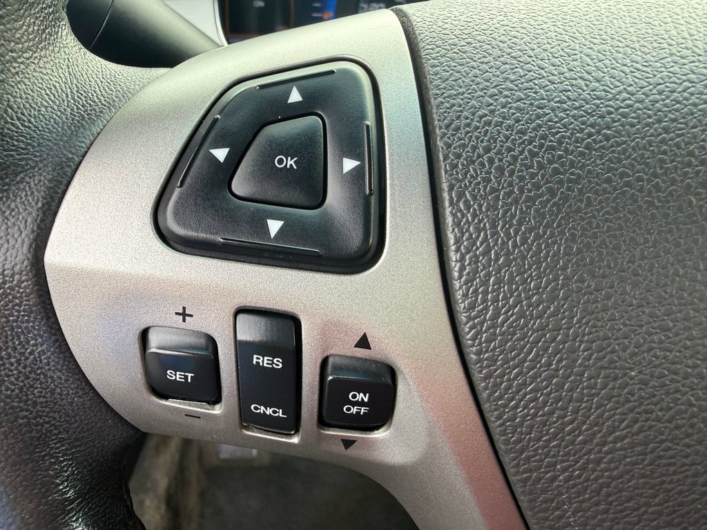 Used 2014 Ford Taurus SEL w/ Equipment Group 201A FWD image 25