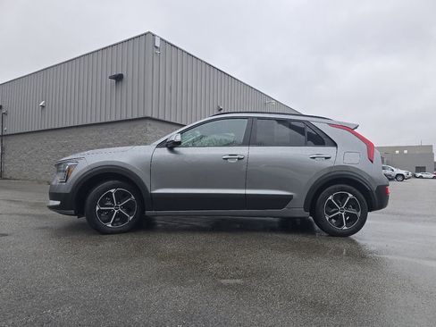 Used 2023 Kia Niro EX image 14