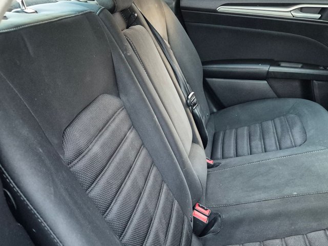 Used 2018 Ford Fusion SE w/ Fusion SE Technology Package FWD image 16
