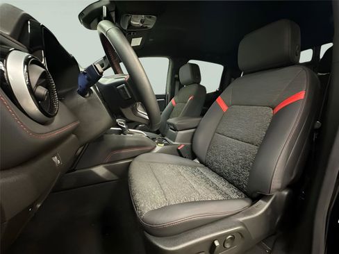 Used 2024 Chevrolet Colorado Z71 w/ Z71 Convenience Package 2 image 26