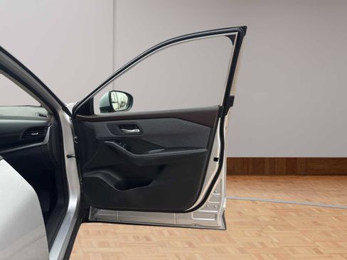 Used 2023 Nissan Rogue SV FWD image 15
