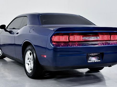 Used 2010 Dodge Challenger SE image 9