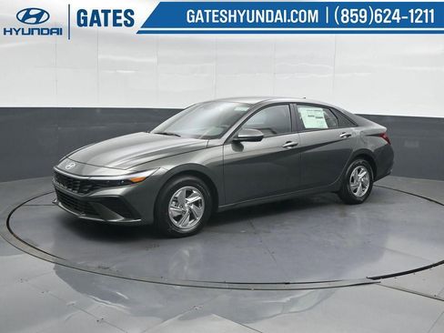 New 2026 Hyundai Elantra SE FWD image 7