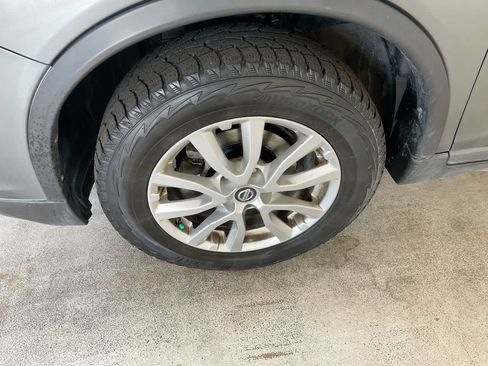 Used 2017 Nissan Rogue SV AWD/4WD image 10