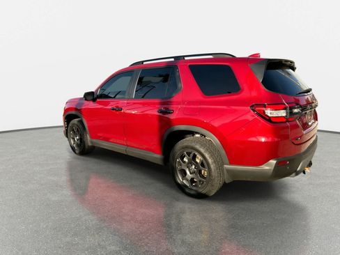 Used 2025 Honda Pilot TrailSport image 6