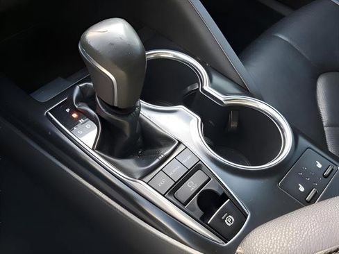 Used 2019 Toyota Camry XLE FWD image 24