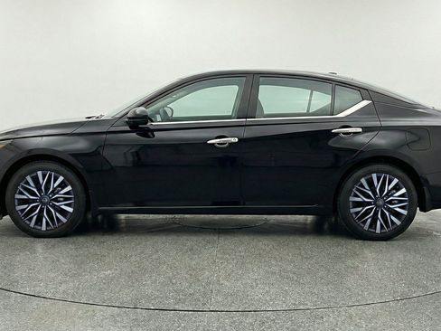 Used 2025 Nissan Altima 2.5 SV FWD image 5