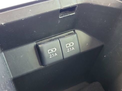 Used 2020 Toyota Camry LE FWD image 32